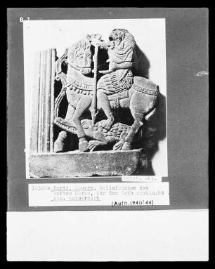 Reliefstatue des Horus, der den Seth ersticht
