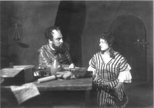 Cardillac. Oper von Paul Hindemith auf Text von F. Lion nach E. T. A. Hoffmann. Staatsoper Dresden, Uraufführung 09.11.1926 unter Leitung von Fritz Busch : Szene II. Akt mit Robert Burg als Cardillac und Claire Born als dessen Tochter