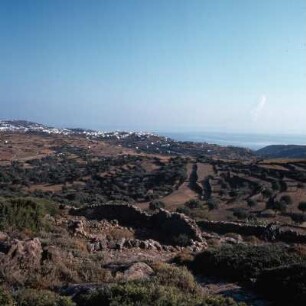 Sifnos. Blick vom Berg Agios Andreas auf Bauernland und Bauerndörfer. K2