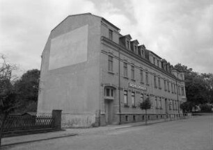 Schöneck, Hauptstraße 95. Wohnhaus mit Laden (1880/1900). Straßenansicht
