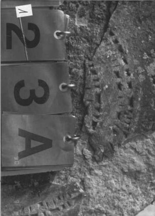 Grabstein 123 (Index: 99786802) Zustand: Inschrift größtenteils abgeblättert Maße HxBxT: 105x50x10 cm: Grabstein 123A