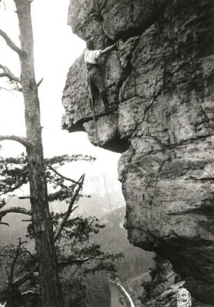 Sächsische Schweiz, Rathener Gebiet. Lokomotive. Seilschaft Bruno Henning an der Südostkante
