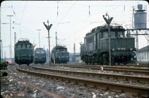Kornwestheim Südwest Gleis P 5 Lok 194 190 Lok 194 194 Lok 193 004 Wartezeichen Grenzzeichen Sandbehälter