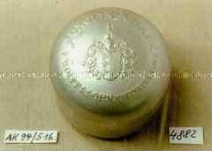 Blechdose für "AUXOLIN POMADE F. WOLFF UND SOHN, KARLSRUHE BADEN" (Abbildung eines Wappens)