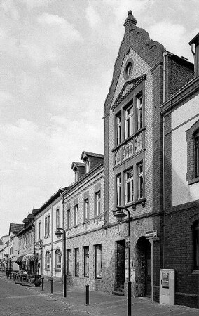 Hochheim am Main, Weiherstraße 11