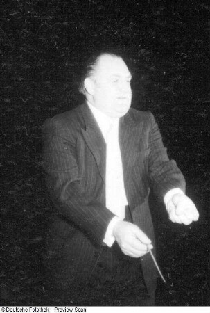 Gewandhauskapellmeister Franz Konwitschny bei der Probe mit dem Gewandhausorchester. Leipzig, Kongreßhalle, 03.05.1956