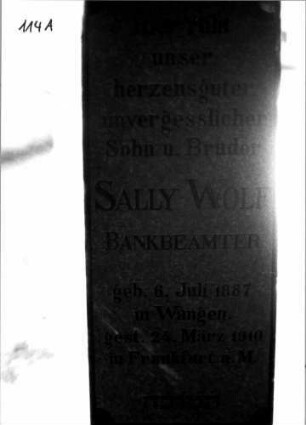 Grabstein 114 (Index: 100109202) Material: Granit, Sockel Kalkstein Zustand: gut Maße HxBxT: 199x40x40 cm Beschreibung: Obelisk, getreppter Sockel: Grabstein 114A