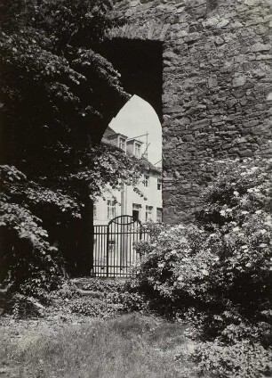Bautzen. Ruine der Franziskanerkirche, sog. Mönchskirche, Blick von Innen durch das Portal