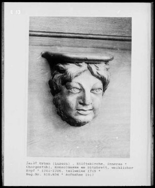 Chorgestühl, Detail: Konsolmaske am Sitzbrett, Frauenkopf
