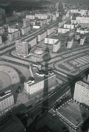 Berlin: Ost; Blick vom Fernsehturm; Schatten über Alexanderplatz