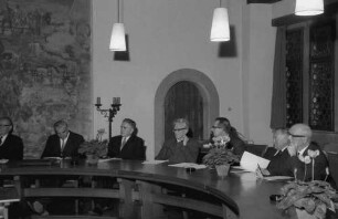 Konstanz: [Tagungsteilnehmer am runden Tisch]