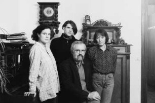 Familie L. (Referent, Lehrerin) in ihrer Wohnung