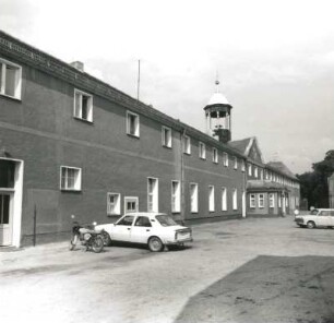 Trossin. Schloss mit Wirtschaftshof. 1747 beg.. Eingangsseite