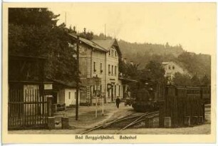 Bad Gottleuba-Berggießhübel. Bahnhof mit Eisenbahnzug : Bad Gottleuba-Berggießhübel. Bahnhof mit Eisenbahnzug