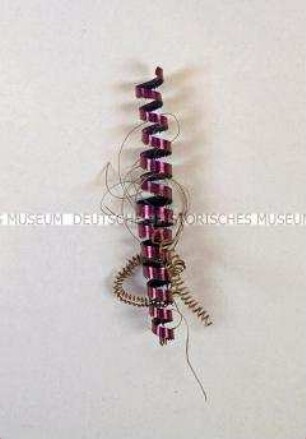 Christbaumschmuck: Eisenschrott (violettes Ornament mit Draht)
