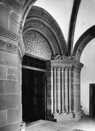 Enkenbach-Alsenborn. Pfarrkirche Sankt Norbert (ehemalige Klosterkirche Sankt Maria). Westportal (um 1250)