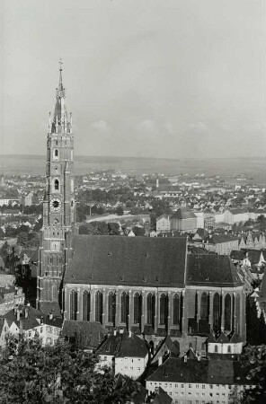 Landshut, Stadt : Landshut. Stadtpfarrkirche St. Martin. Ansicht von Süden