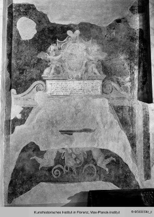 Wandfresko eines Grabmonument mit Wappen der Familie del Monte