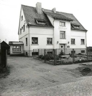 Haldensleben. Jugenherberge "Herbert Tschäpe". Straßenfront