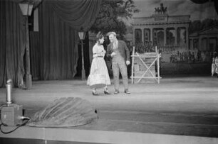 Szenenbilder aus " Ein Polterabend" von W. Bernhardy mit U. Thein als Schusterjunge, Deutsches Theater 30.12.1952