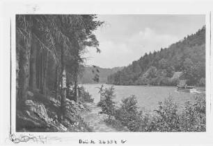 Kriebstein. Talsperre mit Motorschiff