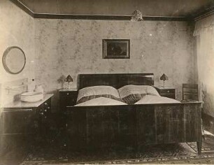 Möbel. Schlafzimmer (Kirschbaum, poliert). Doppelbett