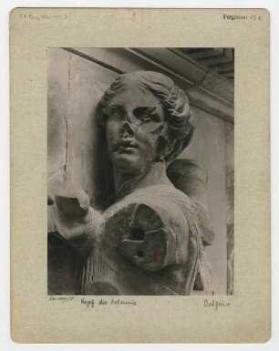 Pergamonaltar, Ostfries - Ausschnitt: Artemis