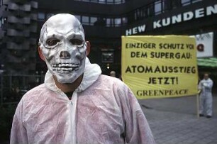 Greenpeace-Aktion zum Ausstieg aus der Atomtechnologie, Hamburg, 05.09.1998,