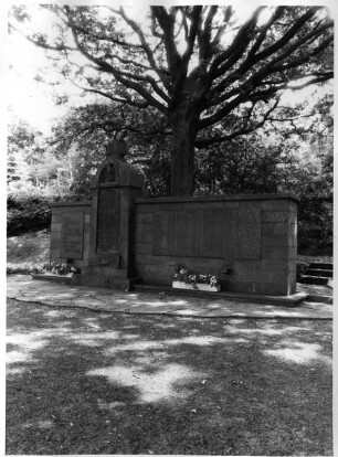 Kriegerdenkmal; Hohenahr, Lohbergstraße