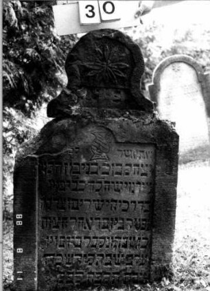 Grabstein 30