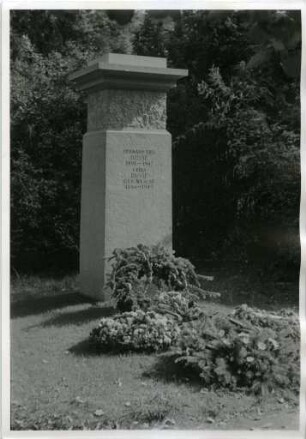 Grabmal von Hermann Eris Busse
