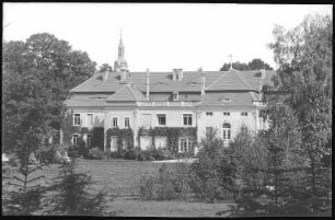 Pulsnitz. Schloss vom Park aus gesehen