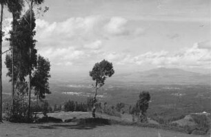 Blick vom Mount Entoto auf Addis Abeba (Äthiopienreise 1937/1938 - 7. Flugreise nach Dembi Dolo und Ausflüge ins Umland)