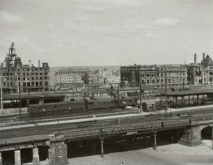 Dresden-Altstadt, Hauptbahnhof : Dresden-Altstadt. Hauptbahnhof, Hochgleisanlage. Blick nach Ostnordosten