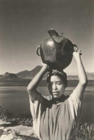 Guatemala. Junge Frau aus dem Volk der Maya aus dem Hochland am Atitlán-See
