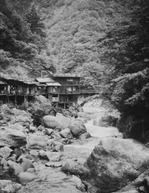 Azusagawa-Tal : Siedlung am Mount Norikura