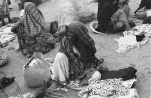 Händlerin auf dem Markt : Portrait einer alten Händlerin