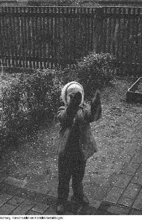 Winter in Dresden, Katzen im Schnee, Treibeis auf der Elbe, Schneetreiben am Postplatz, Frau beim Streuen des Gehweges, Pioniere beim Wintersport: Rodeln, Eislaufen, Eisstockschießen, 1959 - 1963