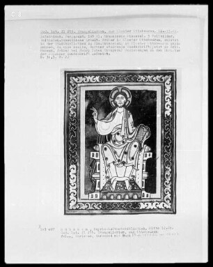 Evangeliar aus Kloster Ottobeuren — Christus thronend mit Buch und segnendem Gestus