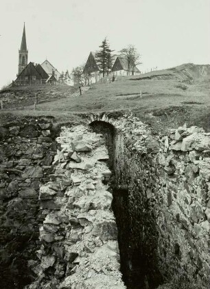 Altenberg, Vereinigt Feld im Zwitterstock, Radstube des alten Saustaller Schachtes, Blick nach Nordwesten zur Kirche