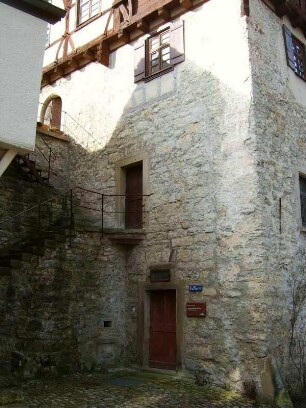 Stadtbefestigung - Wehrturm (Bußturm) von Nordwesten - steinerner Stock mit Werksteinen im Mauersteinverband
