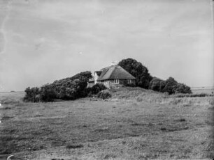 Haus : Bauernhaus inmitten von Feldern