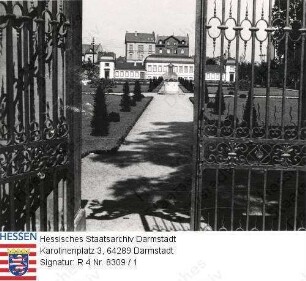 Darmstadt, Prinz Georg Palais - Prettlackisches Haus - Bild 1 bis 6: Blick in den Rosengarten mit Prettlackischem Haus von Westen