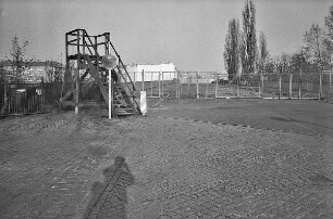 Grenzanlage mit Aussichtspodest