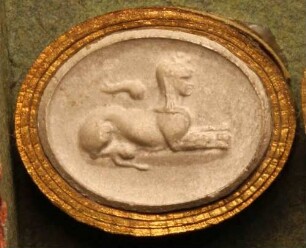 Liegende ägyptische Sphinx (Daktyliothek, Erstes Mythologisches Tausend)