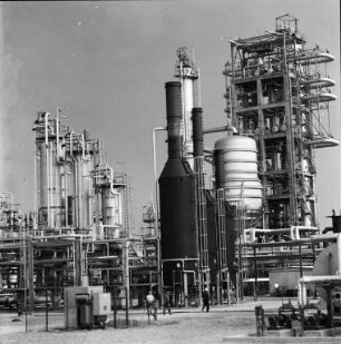 Einweihung der Esso-Raffinerie und des Ölhafens.
