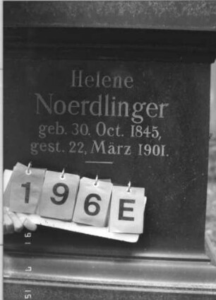 Grabstein 196 [Hahn S. 159-160 Grab-Nr. 158/159 /164/165]: Grabstein 196E (Detailaufnahme 2) [Hahn S. 159 Grab-Nr. 164]