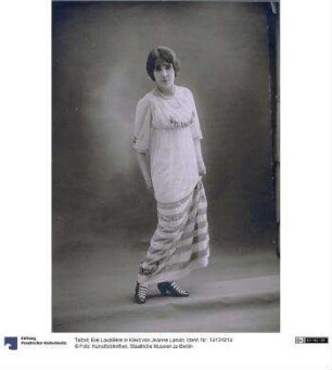 Eve Lavallière in Kleid von Jeanne Lanvin