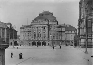 Chemnitz, Theaterplatz : Chemnitz. Theater, Theaterplatz. Straßenansicht