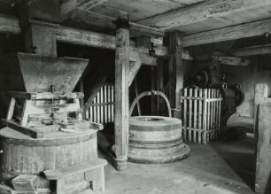 Mahlstube einer Wassermühle : Technikgeschichte | Agrar- und Lebensmitteltechnik | Lebens- und Genußmittelindustrie | Getreidemühlen | Deutschland etc. | Teil III